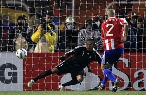 Chuyên gia “đấu súng” Paraguay