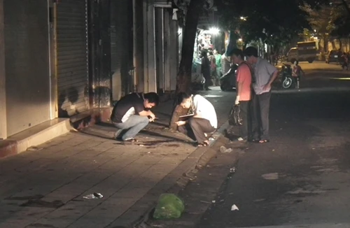 Tài xế xe Mercedes thiệt mạng vì bị thanh niên đi xe máy đâm