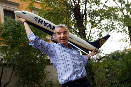 Bán vé xem phim… sex trên máy bay