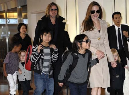 Đại gia đình 'ông bà Smith' thuê máy bay, ra Côn Đảo