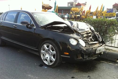 Siêu xe Bentley lâm nạn trên QL5