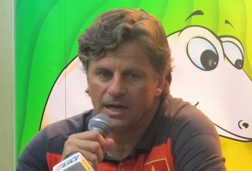 HLV Falko Goetz: 'Hàng công U23 VN có vấn đề'