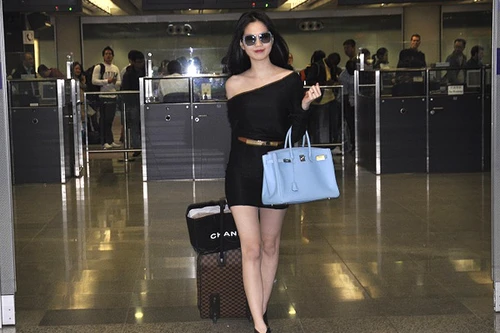 Ngọc Trinh vi vu mua sắm ở Hong Kong