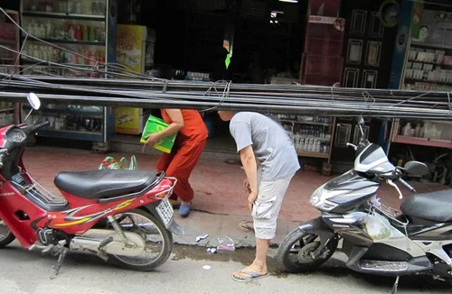 Chung sống với dây dợ thòng lọng ngang cổ