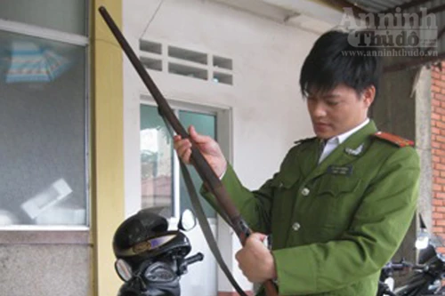 Dùng súng săn "giải quyết" nợ nần cho em trai