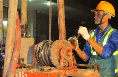 Nửa đêm xem Hà Nội khoan địa chất, làm Metro