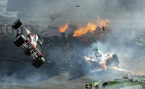 Cận cảnh vụ tai nạn ở đường đua IndyCar 300
