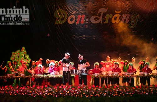 "Đón Trăng" sớm cùng học sinh trường MYC Việt Nam