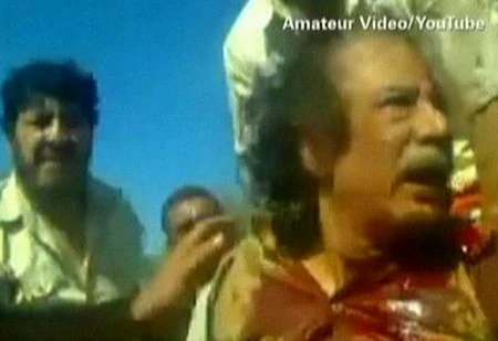 'Gaddafi cầu xin đổi tiền vàng lấy mạng sống'