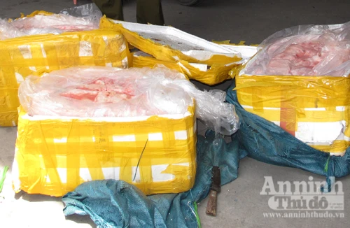 Bắt một lượng lớn nội tạng "bẩn" định tuồn vào nhà hàng