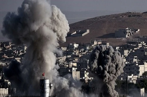 Hàng trăm người thương vong trong chiến dịch không kích ở Syria 