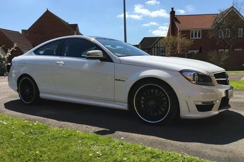 Chiếc Mercedes cũ của Vardy "đắt hàng" 