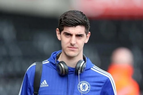 Courtois cam kết gắn bó tương lai với Chelsea, Higuain cũng sẵn sàng gia nhập