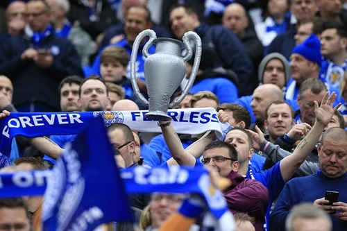 Premier League: M.U buộc Leicester trì hoãn bữa tiệc đăng quang