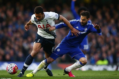 Tottenham sa lầy, Leicester vô địch Ngoại hạng Anh