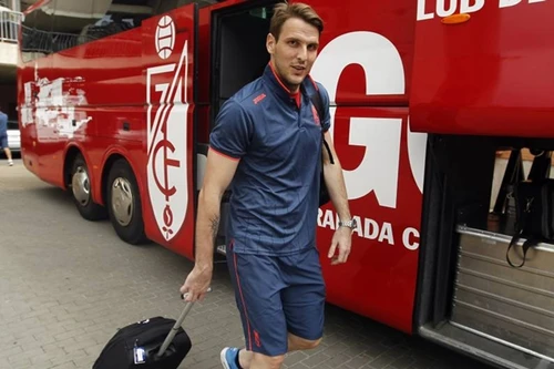 Real thưởng lớn cho Granada nếu đánh bại Barcelona 