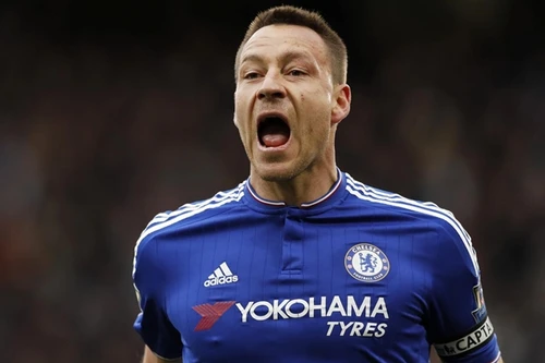 Ngôi sao của Chelsea vừa dùng giầy như... phá