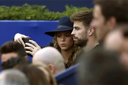 Pique và nữ ca sỹ Shakira xây "tổ ấm" mới ở Catalonia