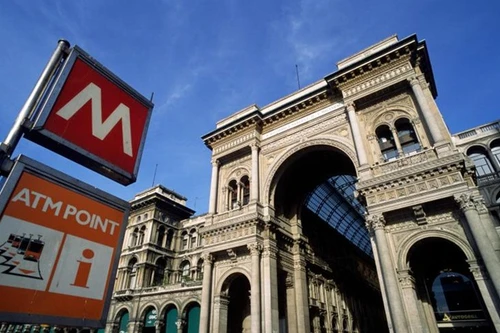 Sơ tán ga tầu điện ngầm vì gói nghi là bom trước trận chung kết Champions League