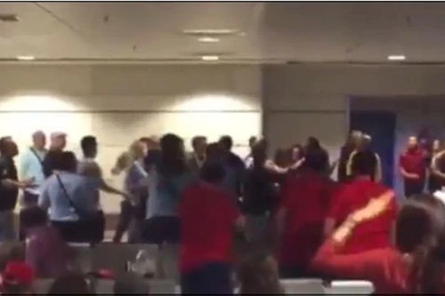 Fan quá khích của Real và Atletico ẩu đả tại sân bay 