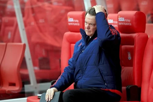 M.U thuê hẳn máy bay riêng để đưa Van Gaal tới Bồ Đào Nha