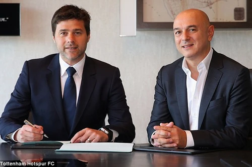 Pochettino khiến CĐV M.U vỡ mộng, Everton sa thải Martinez