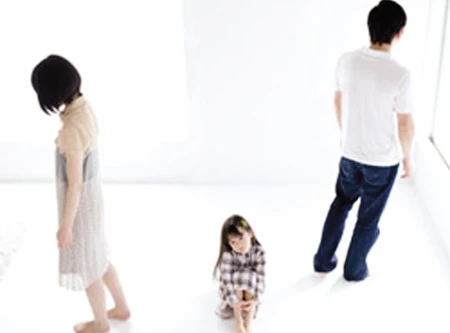 Đắng lòng con trẻ chứng kiến cha mẹ ly hôn 