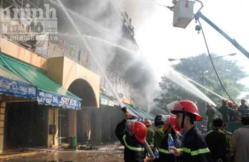 Cháy chợ Quảng Ngãi: Hỗ trợ mỗi hộ tiểu thương 14 triệu đồng