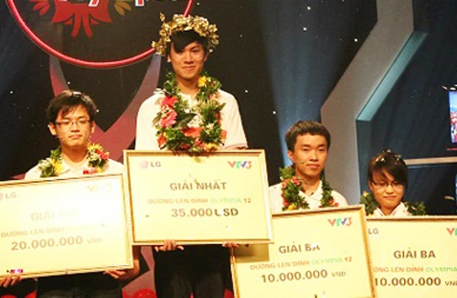 Đặng Thái Hoàng nhận “Vòng nguyệt quế” 