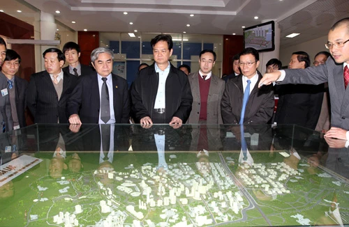  Dành nhiều ưu đãi, xây dựng hạ tầng và thu hút chất xám