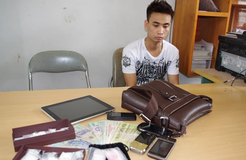 Thuê taxi bán ma túy lưu động