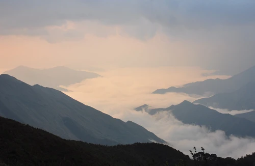 Bình minh trên đỉnh Phu Song Sung 