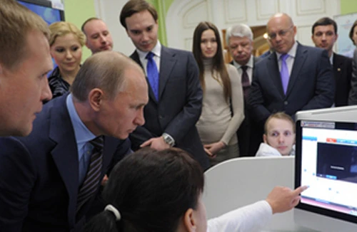 Thủ tướng Putin yêu cầu điều tra sai sót trong bầu cử