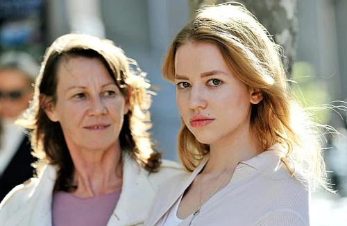 Kiện trường cũ vì bảng điểm kém