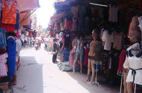 Chợ vải Ninh Hiệp rẻ nhưng vẫn ế 