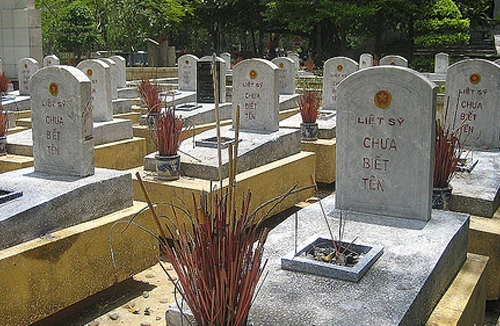 Vì các anh vẫn nằm nơi rừng xanh núi đỏ