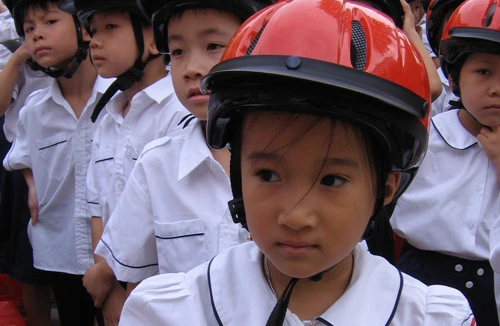 Vào tận trường xử lý học sinh vi phạm luật Giao thông