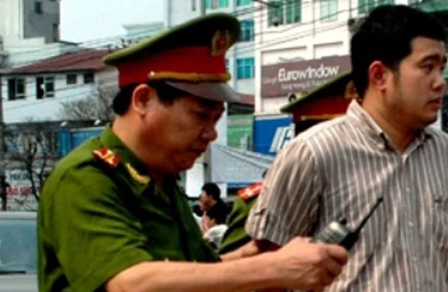 Sẽ xử lý nghiêm nhân viên cục lãnh sự - Bộ Ngoại giao lao xe vào CSGT