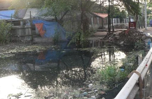 Gần trạm bơm vẫn ngập