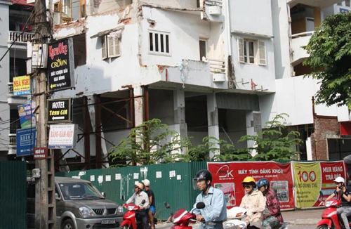 18 tháng sau sự cố nhà sập: Lúng túng trong xử lý