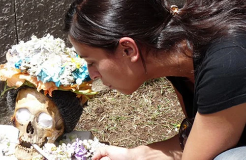 Đoàn tụ với người chết