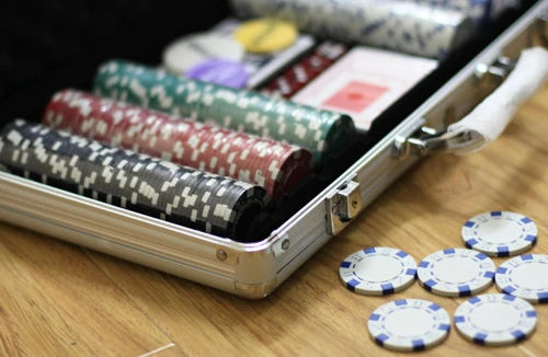 Đánh bạc với Poker