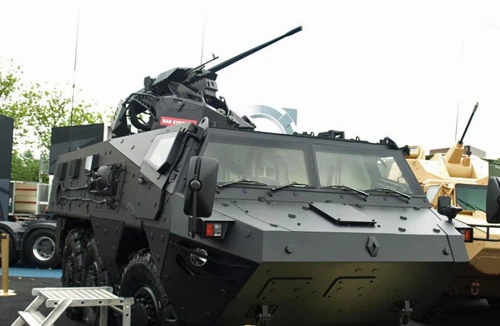 Nhộn nhịp chợ vũ khí 