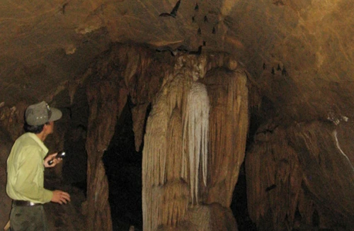 Hang "ma" trên đỉnh Pù Hu