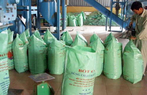 Quản chặt thức ăn chăn nuôi nhập khẩu: Nóng vội làm đội chi phí 