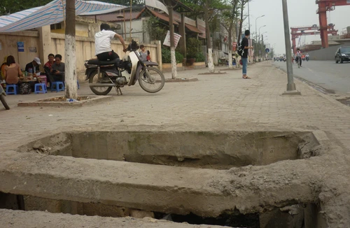 “Bẫy” trên đường Khuất Duy Tiến