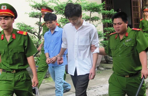 TP.HCM: Hình phạt thích đáng cho 2 gã bệnh hoạn