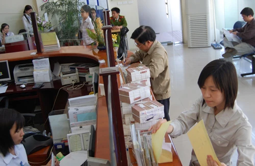 Vẫn nặng gánh lãi suất