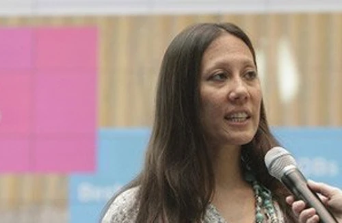 Cô gái dũng cảm chống nạn quấy rối tình dục