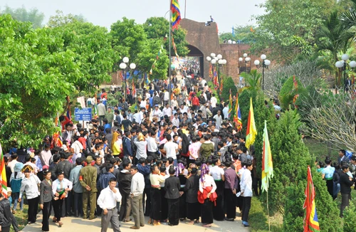 Tiệc cơm lam trong điệu múa xòe 